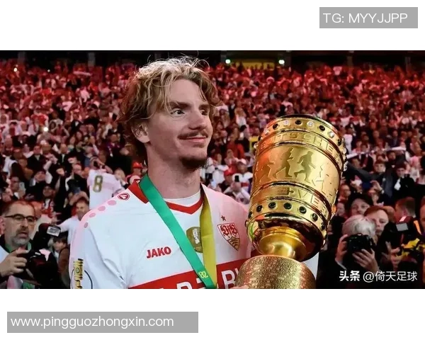 足球明星抱胳膊精彩瞬间合集让你领略球场魅力与激情