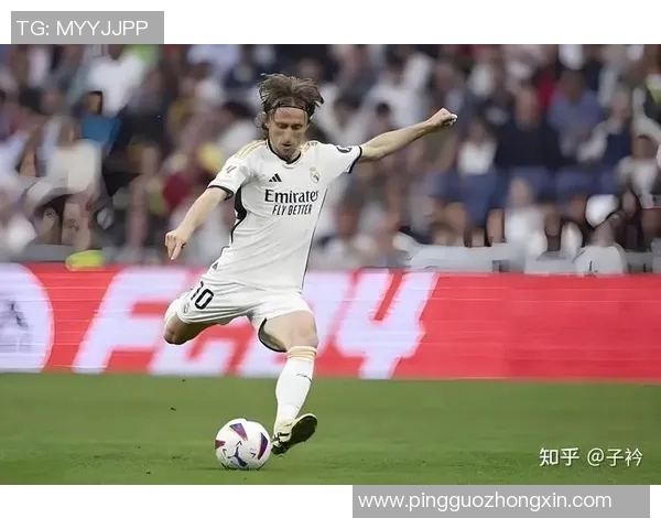 足球明星经历骨折重返赛场的励志故事与复出之路